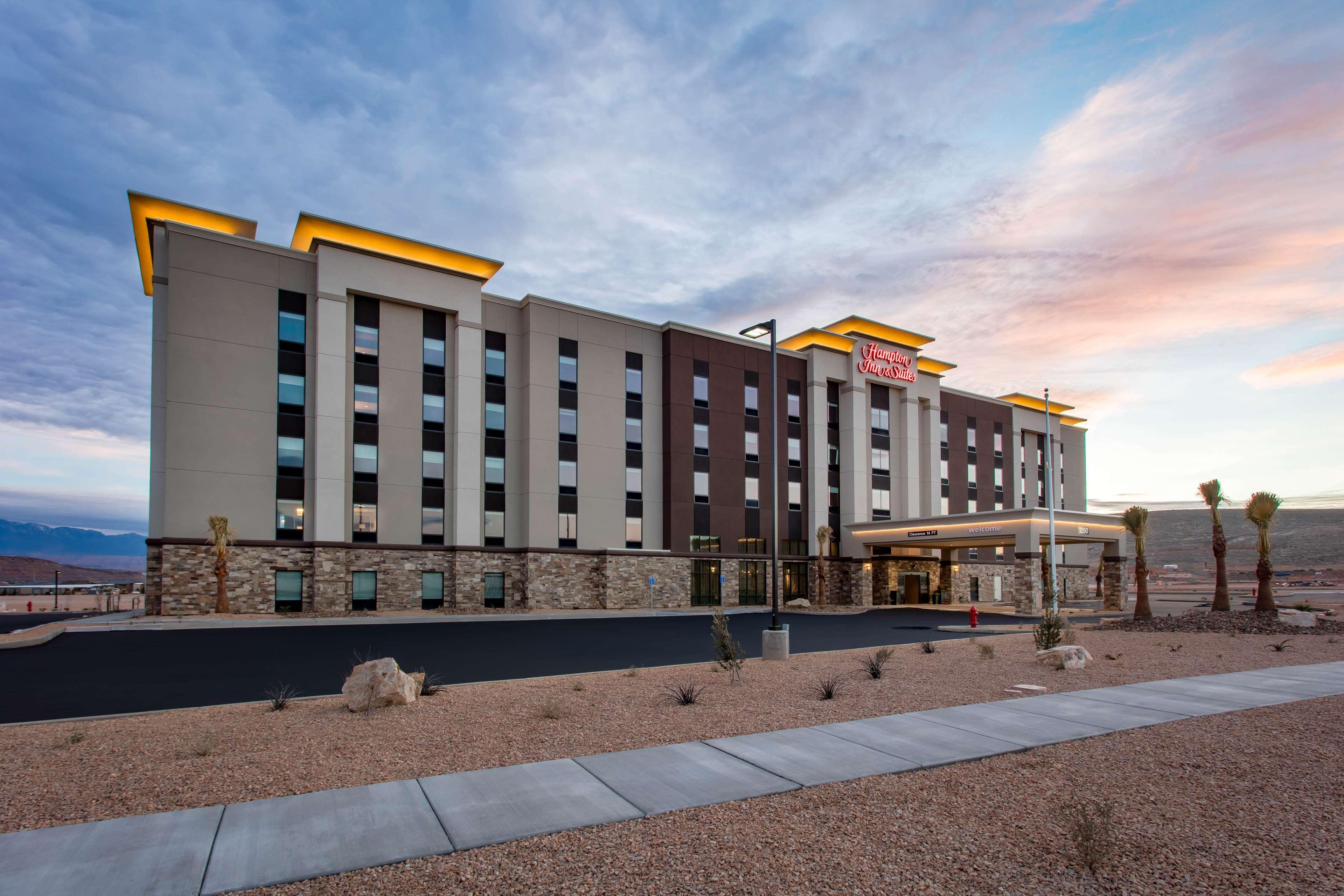 Hampton Inn & Suites St. George Exterior photo